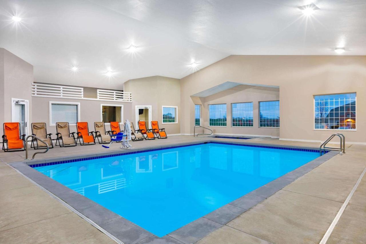 Americinn By Wyndham Pella Zewnętrze zdjęcie