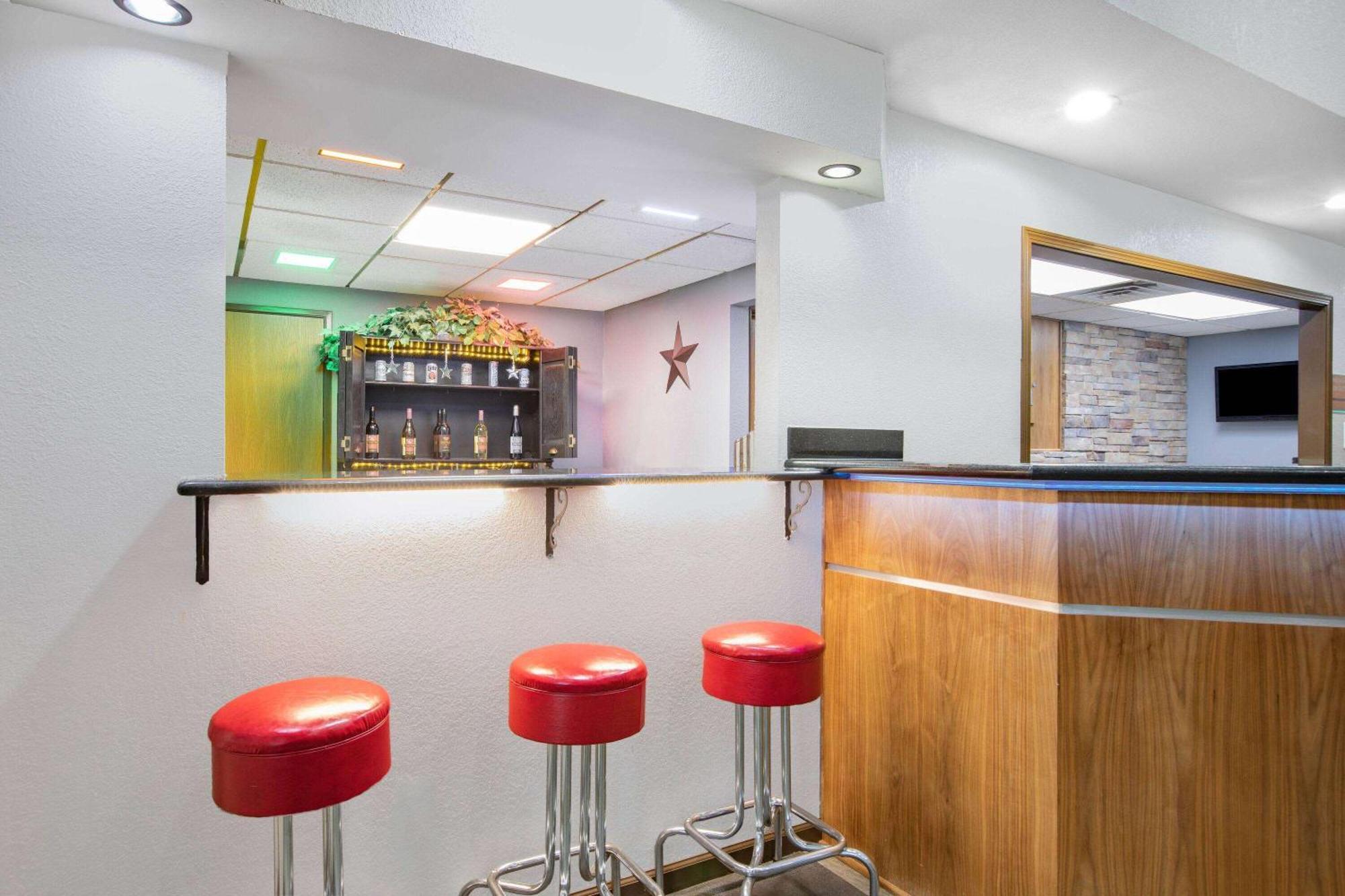 Americinn By Wyndham Pella Zewnętrze zdjęcie