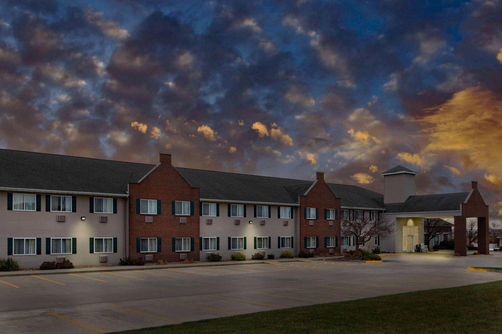 Americinn By Wyndham Pella Zewnętrze zdjęcie